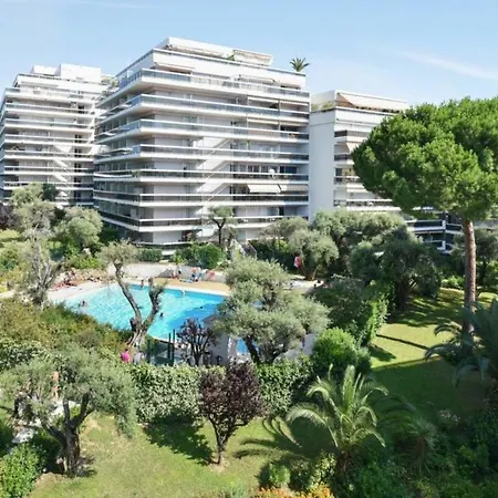 Very Nice Flat 4 Pax 2 Bedrooms + Terrace + Pool Antibes