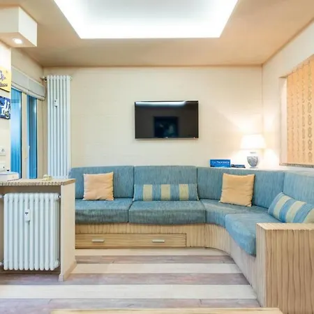 Very Nice Flat 4 Pax 2 Bedrooms + Terrace + Pool Apartmán *